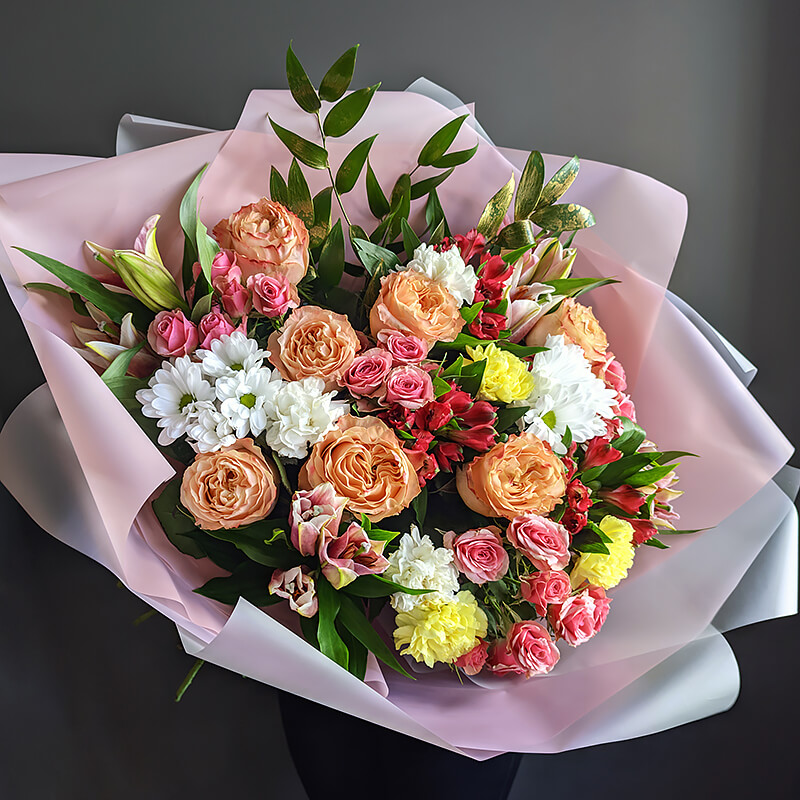 Большой авторский букет с розами Сюрприз - купить с доставкой в Иркутске